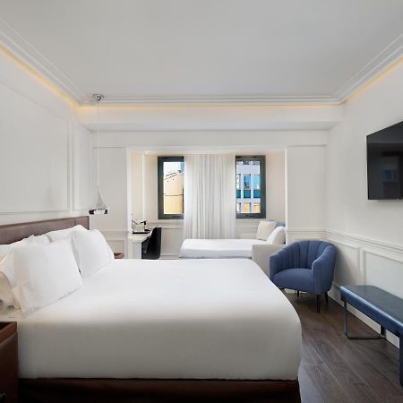 H10 Universitat (Adults Only) Барселона Екстериор снимка