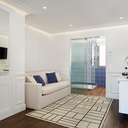 H10 Universitat (Adults Only) Барселона Екстериор снимка
