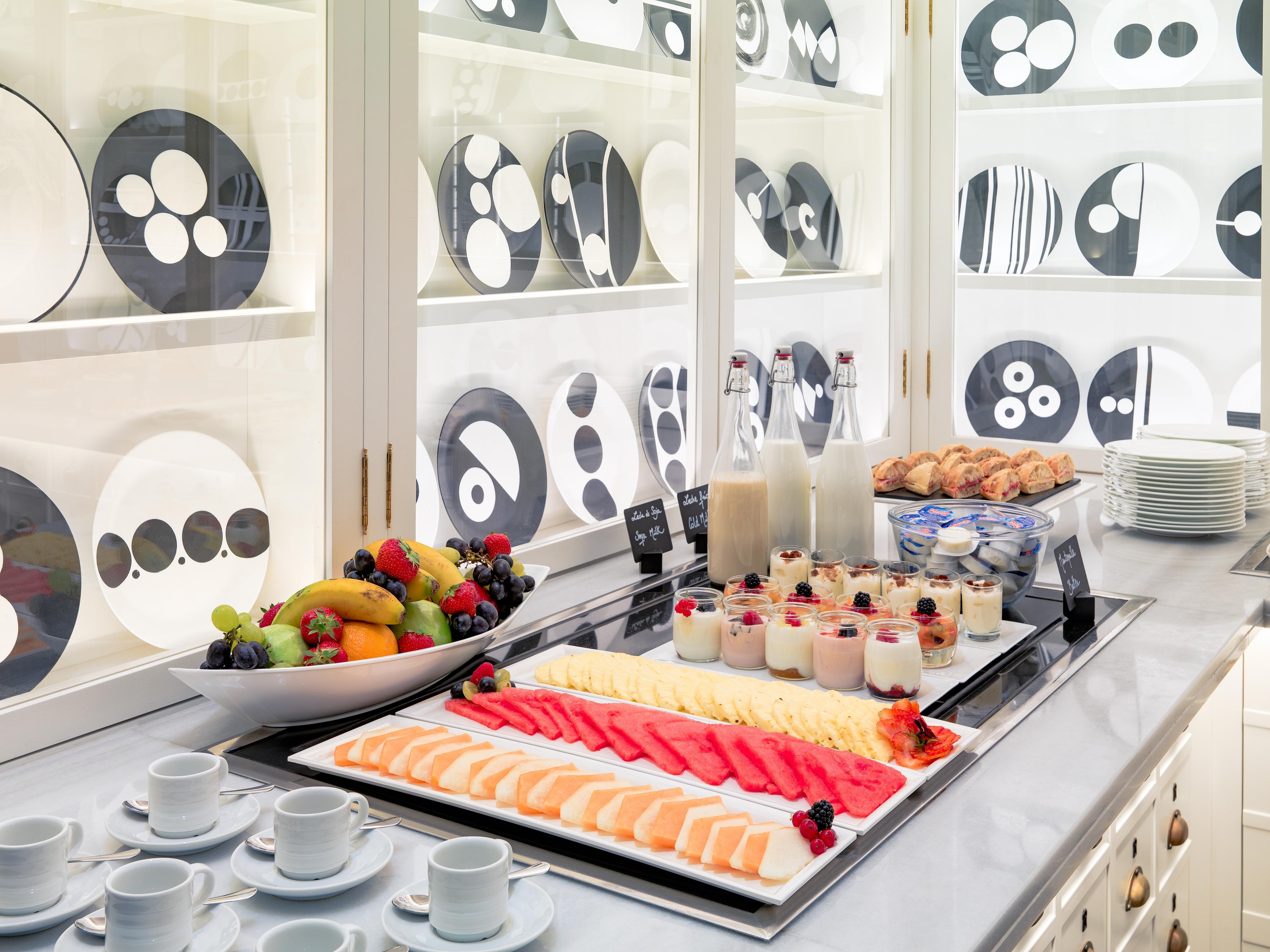 H10 Universitat (Adults Only) Барселона Екстериор снимка