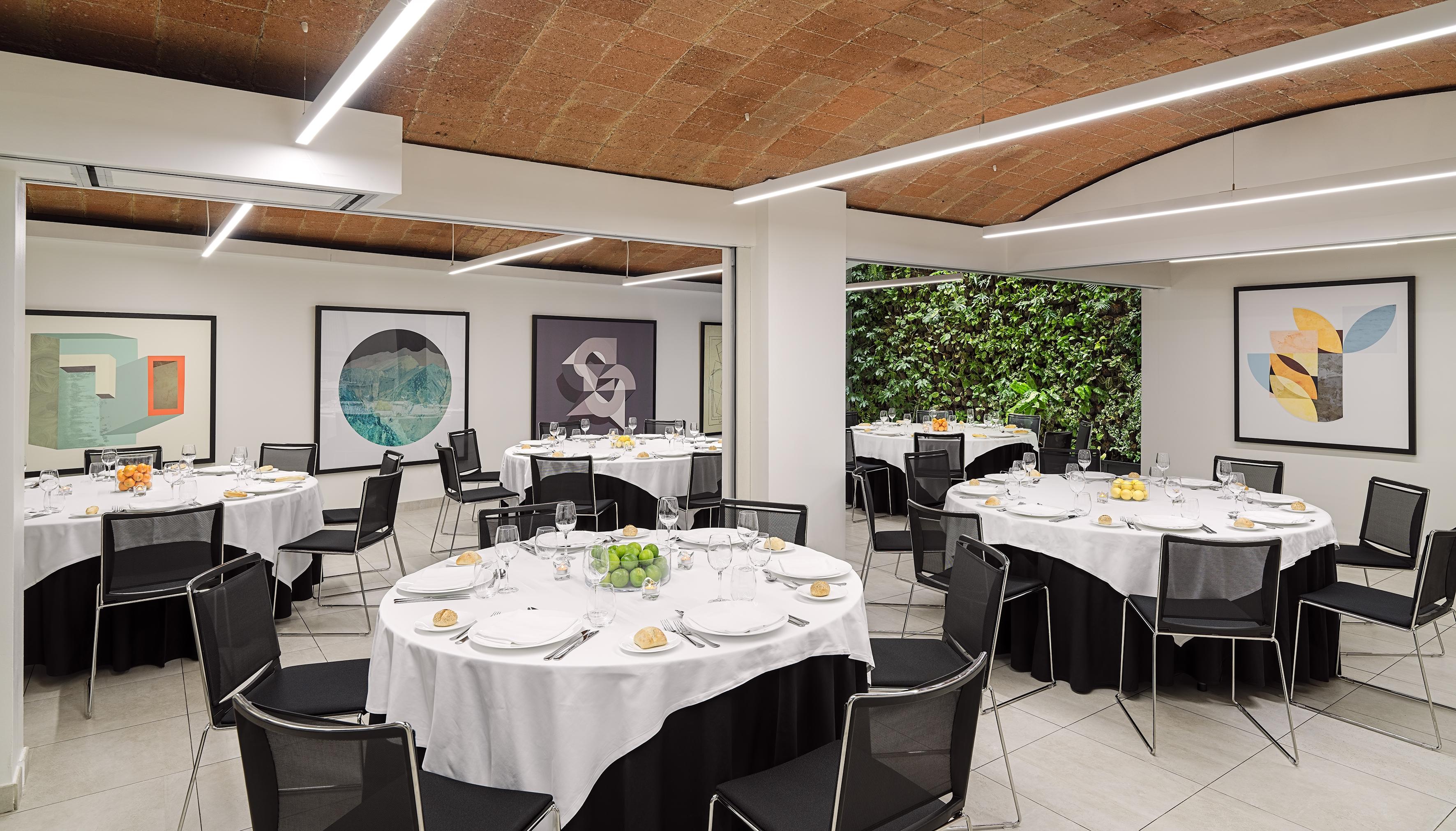 H10 Universitat (Adults Only) Барселона Екстериор снимка