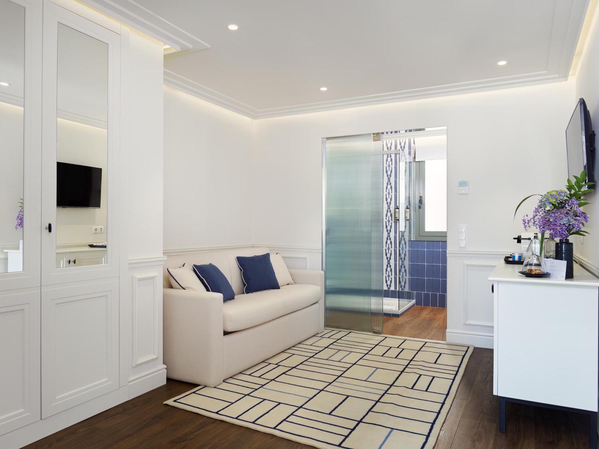 H10 Universitat (Adults Only) Барселона Екстериор снимка