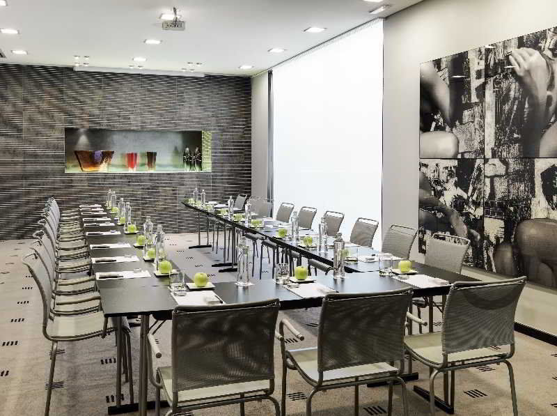 H10 Universitat (Adults Only) Барселона Екстериор снимка